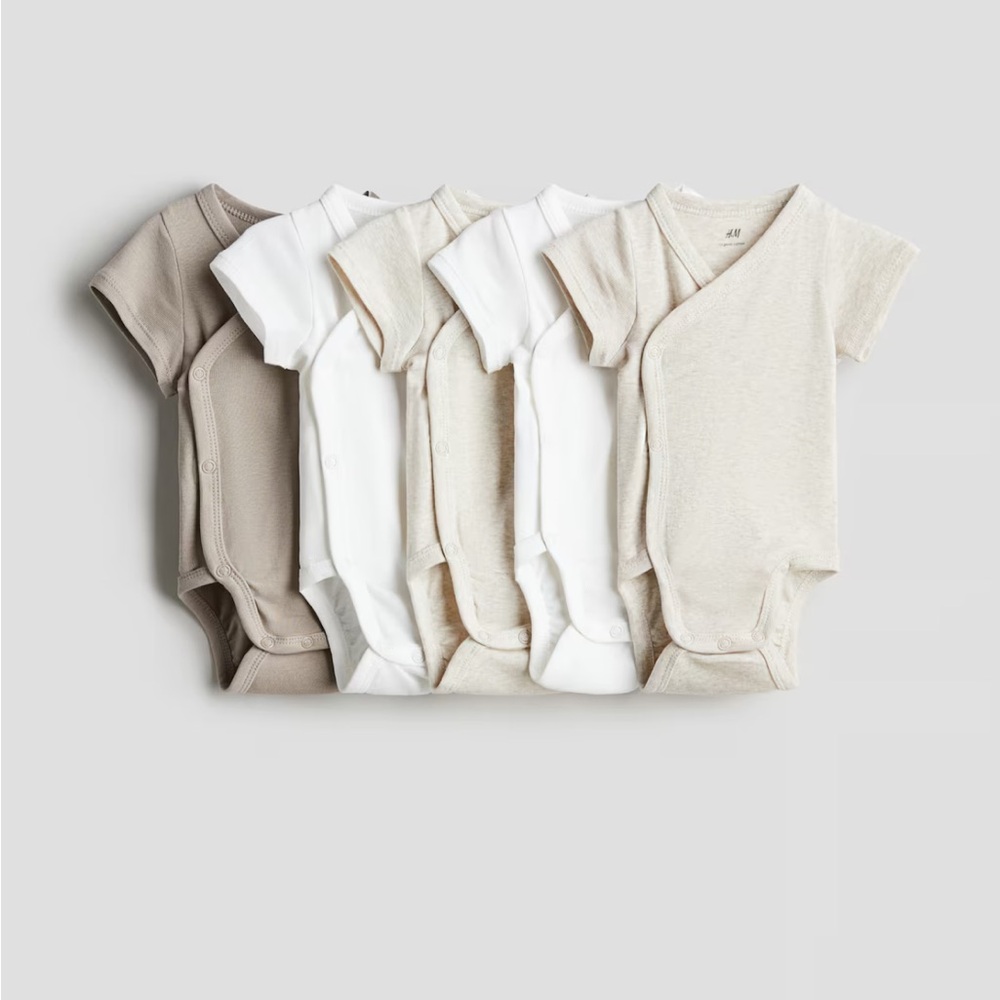NWT baby H&M onesies (pack of 5) One Piece Set - Neutral Tones